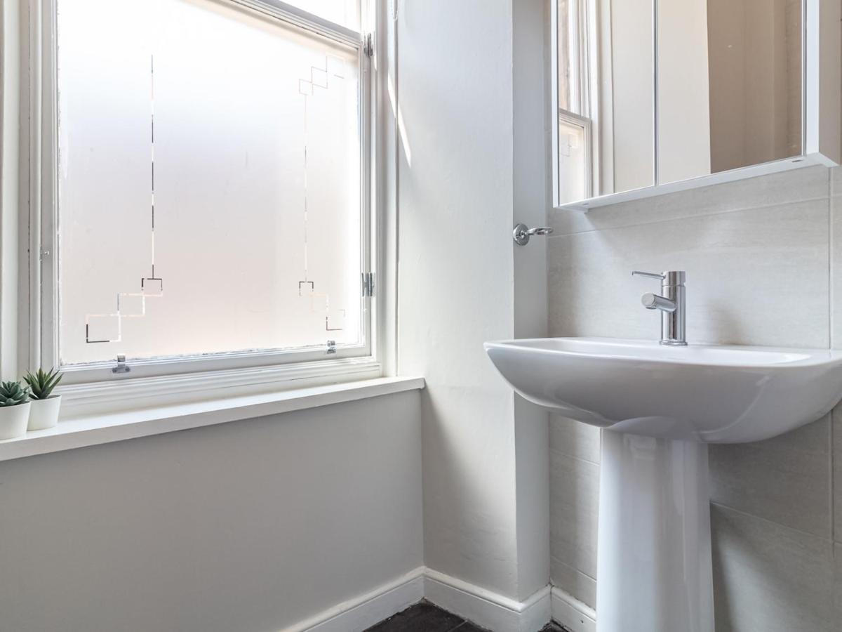 Pass The Keys Spacious And Homely Flat On The Royal Mile EDI Exterior foto